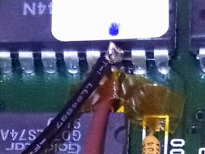 2023-11-12--04-soldering-fdd-led-in-to-U307-pin-18-top-part.jpg